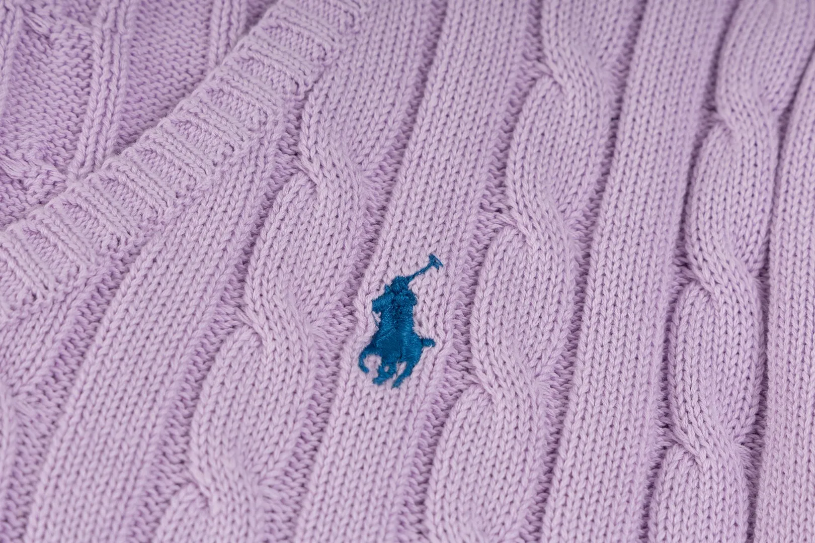 P210 #R90 RALPH LAUREN Thirteen colors of Ralph Lauren classic small label embroidery V-neck pullover cable cardigan sweater women's top, high-density LOGO embroidery on the chest, original customization of tag accessories. Made of pure cotton yarn, pure cotton is skin-friendly and comfortable, small label war horse embroidered twist button V-neck sweater🐎High quality, follow the blogger to learn how to wear it! Let’s buy a Ralph Lauren cable sweater. It’s a super hard-to-find series after it became popular. It’s hard to find one on the official website. It’s simple and practical to wear, with a lazy and loose feel. The thickened fabric has more texture, feels soft and delicate, and has a loose fit. Whether worn alone or layered, you can wear different styles of fashion with just one piece!   Size： Sleeve length: 60/61/62/63